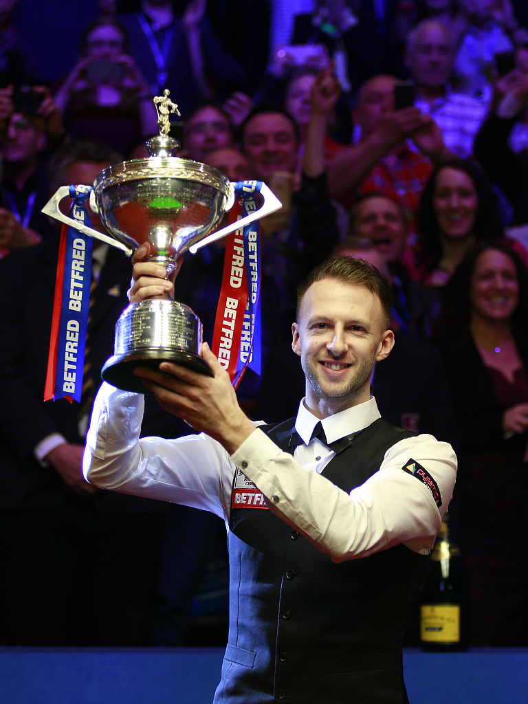 他不仅承担 他不仅承担